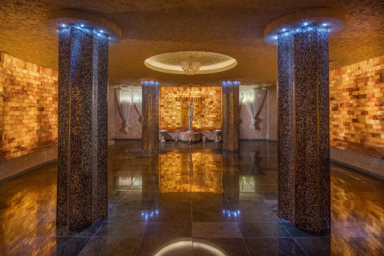 Hotel Kristály Imperial Tata Exterior foto